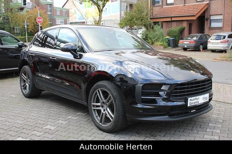 Gebraucht Porsche Macan 245 PS (180 kW) 2019 Tiefschwarzmetallic SUV
