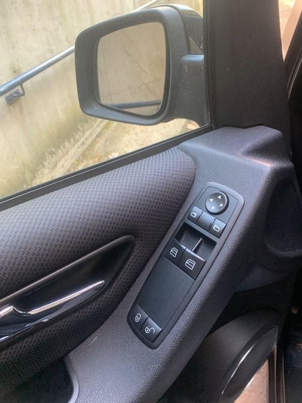 Gebraucht Mercedes A160 Elegance 95 PS (69 kW) 2010 Schwarz Kleinwagen