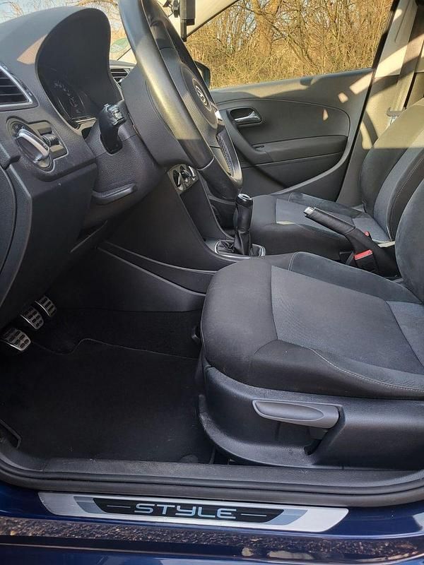 Gebraucht VW Polo Style 69 PS (50 kW) 2011 Blau Kleinwagen