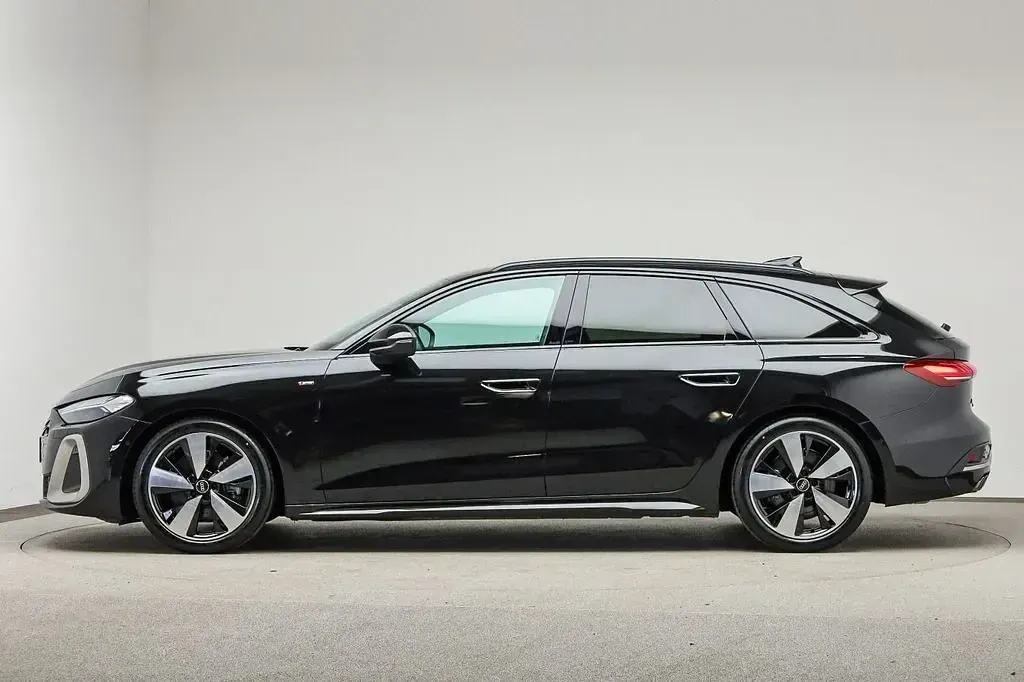 Gebraucht Audi A5 Edition .1 204 PS (150 kW) 2025 Mythosschwarz metallic Kombi