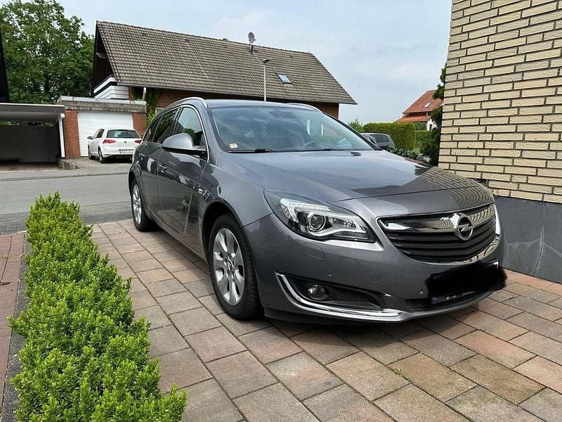 Grau Gebraucht 2015 Opel Insignia Kombi | 8.600 € (Fairer Preis) - Bild 1/4