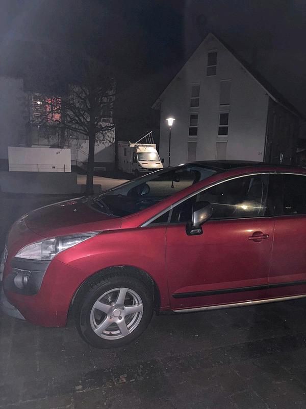 Rot Gebraucht 2010 Peugeot 3008 Limousine | 4.399 € (Fairer Preis) - Bild 1/4