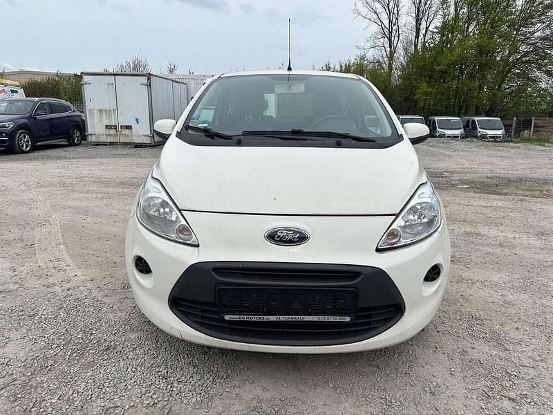 Gebraucht Ford Ka Trend 69 PS (50 kW) 2014 Crystalweiß Kleinwagen