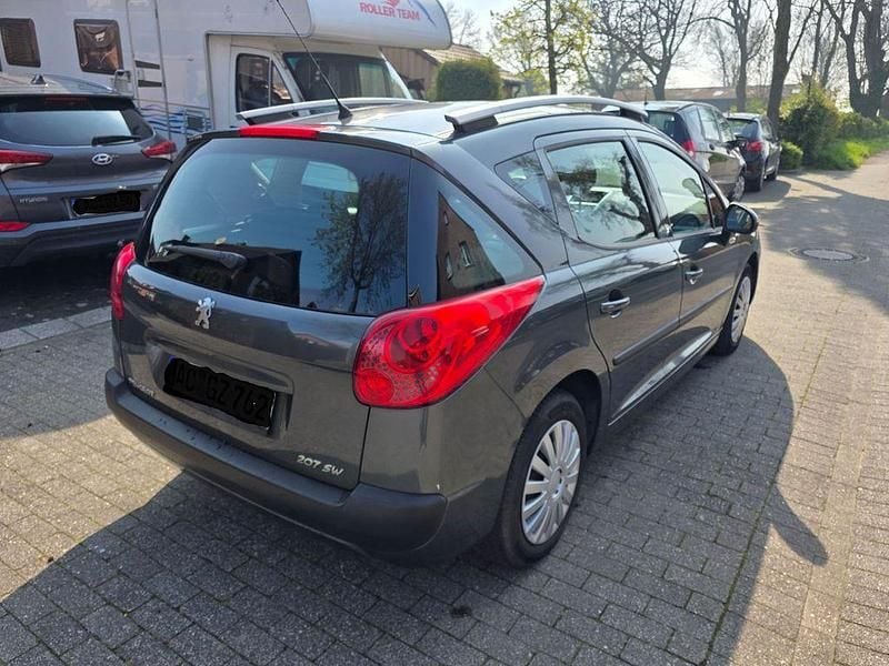 Gebraucht Peugeot 207 Tendance 92 PS (67 kW) 2011 Grau Kombi