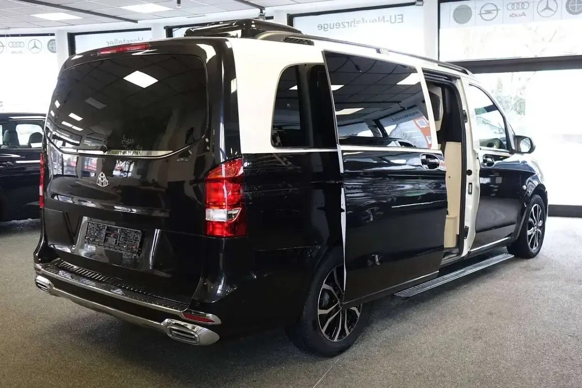 Gebraucht Mercedes Vito 190 PS (139 kW) 2019 Arktikweiss / schwarz bicolor Van