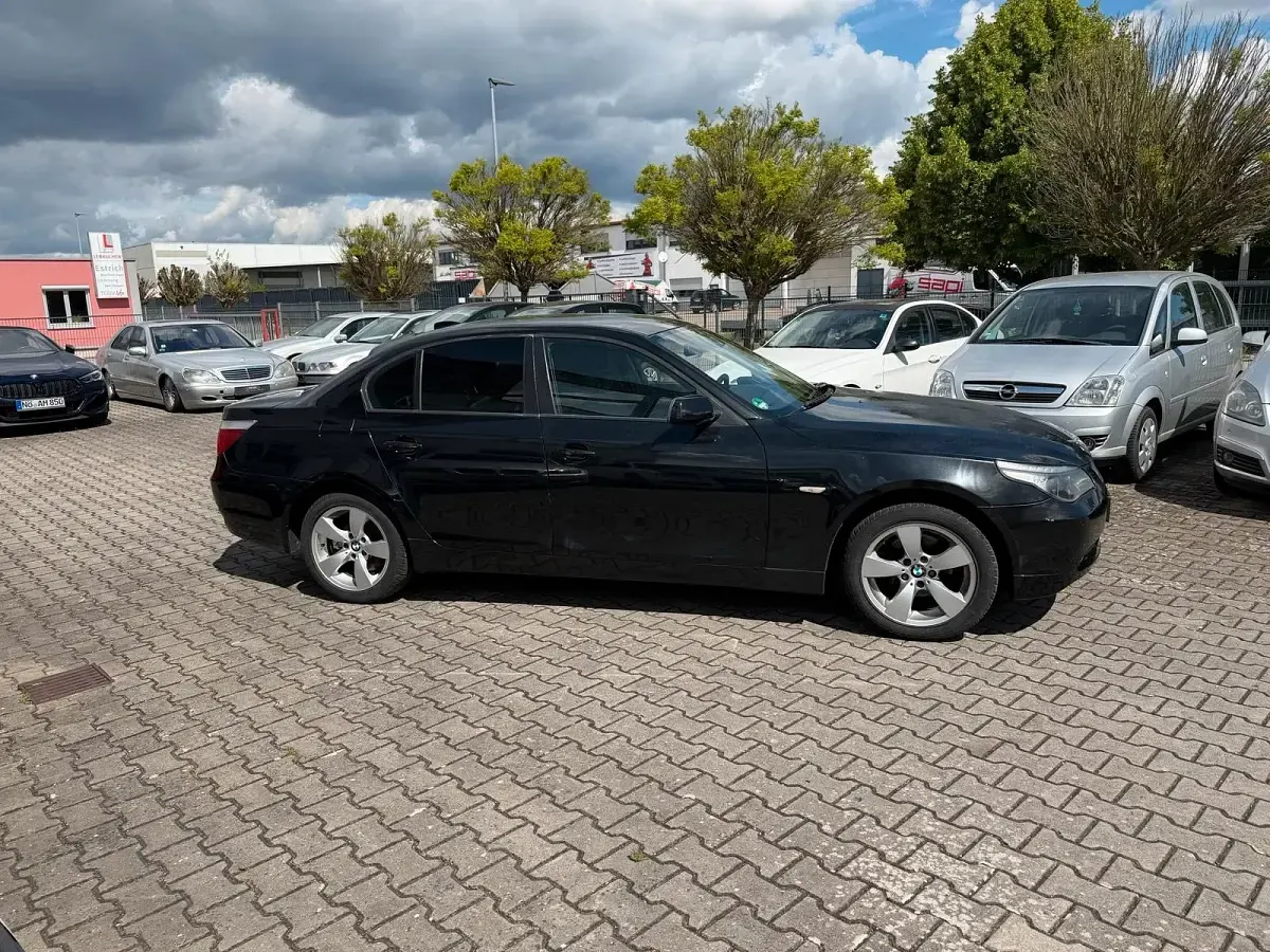 Gebraucht BMW 523 177 PS (130 kW) 2005 Schwarz Limousine