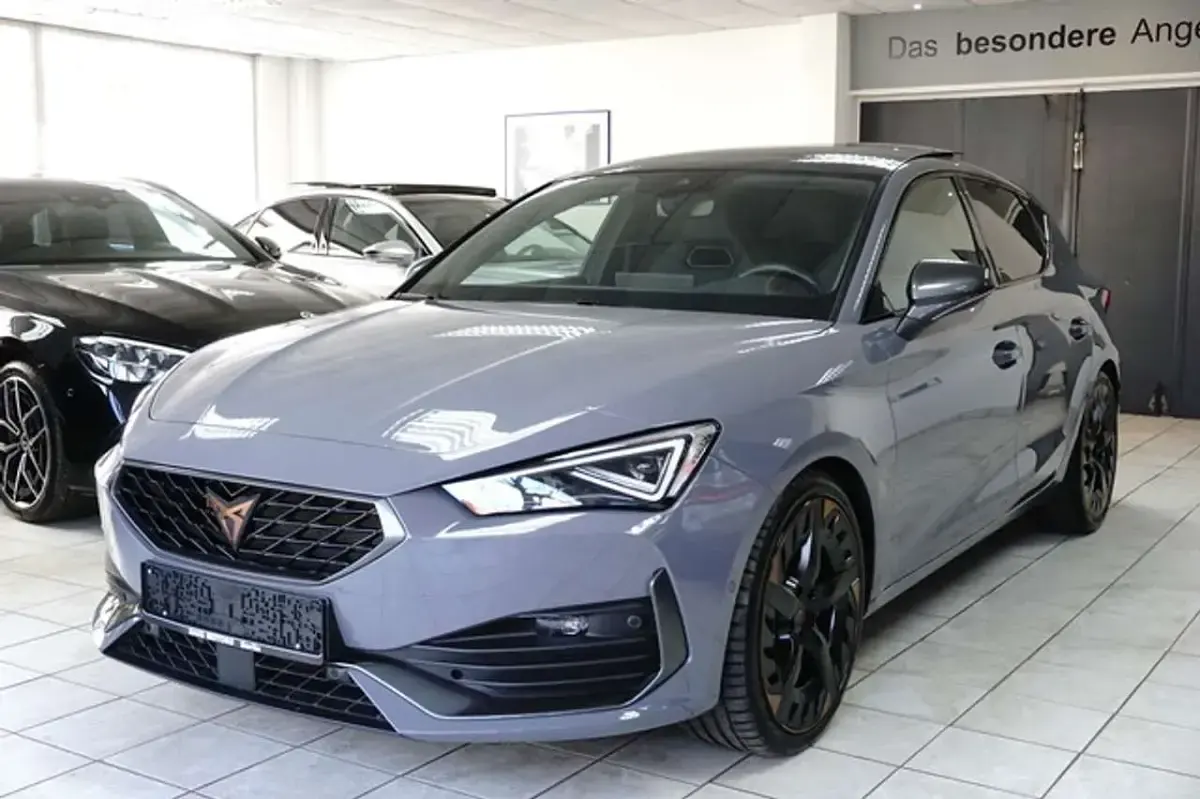 Używany Cupra Leon VZ 300 KM (220 kW) 2024 Szary Sedan/Limuzyna