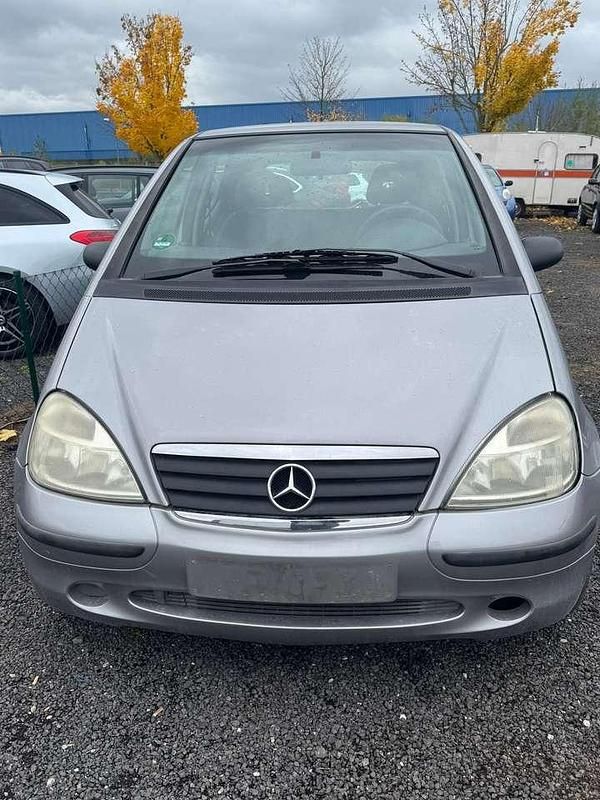 Grau Gebraucht 1999 Mercedes A160 Classic Limousine | 900 € (Superpreis) - Bild 1/4