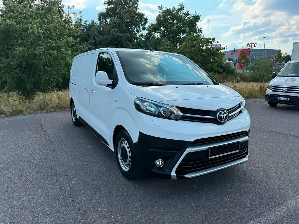 Gebraucht Toyota Proace 116 PS (85 kW) 2018 Weiß Van / Kleinbus