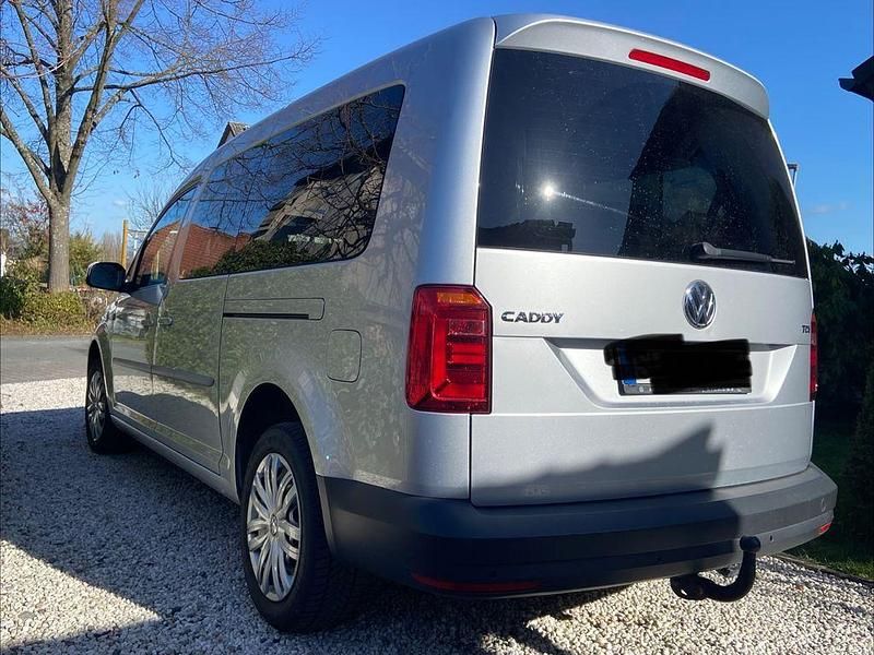 Gebraucht VW Caddy Maxi Highline 102 PS (75 kW) 2017 Silber Van / Kleinbus
