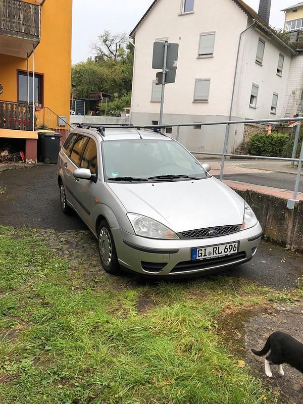 Grau Gebraucht 2004 Ford Focus Kombi | 600 € (Guter Preis) - Bild 1/3