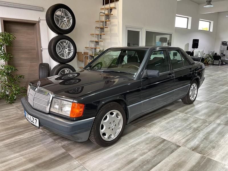 Schwarz Gebraucht 1992 Mercedes 190 Limousine | 6.999 € - Bild 1/4