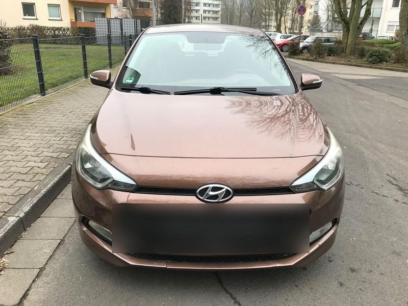 Gebraucht Hyundai i20 Passion 84 PS (61 kW) 2016 Braun Kleinwagen