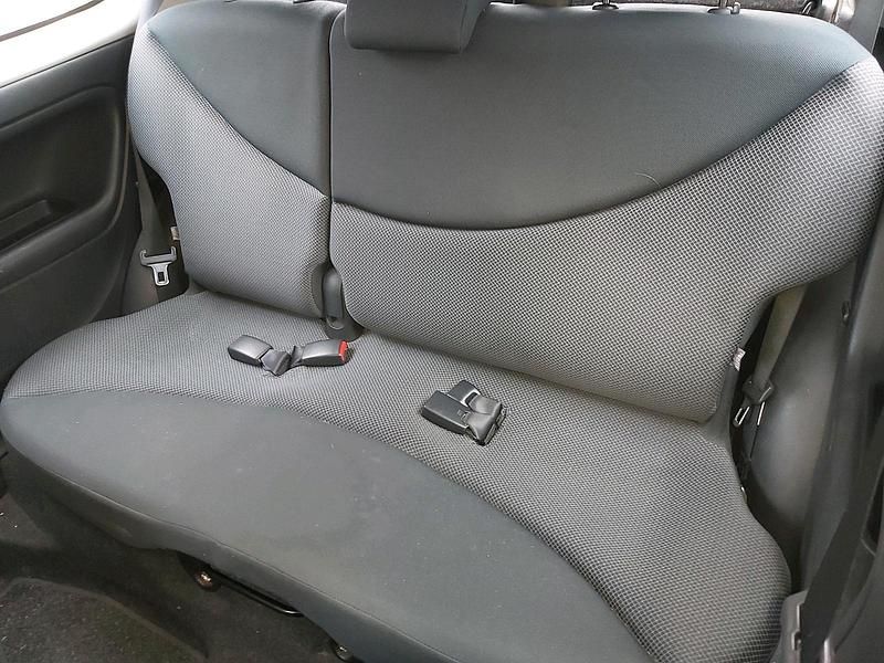 Gebraucht Toyota Yaris 87 PS (63 kW) 2003 Silber Kleinwagen
