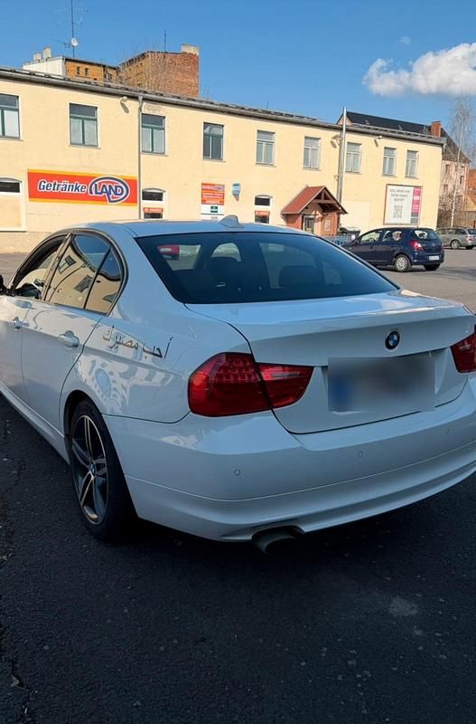 Gebraucht BMW 320 170 PS (125 kW) 2011 Weiß Limousine