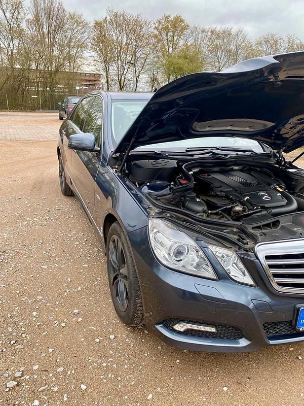 Gebraucht Mercedes E250 201 PS (147 kW) 2010 Grau Limousine