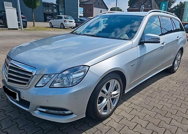 Silber Gebraucht 2012 Mercedes E200 Limousine | 10.990 € (Guter Preis) - Bild 1/4