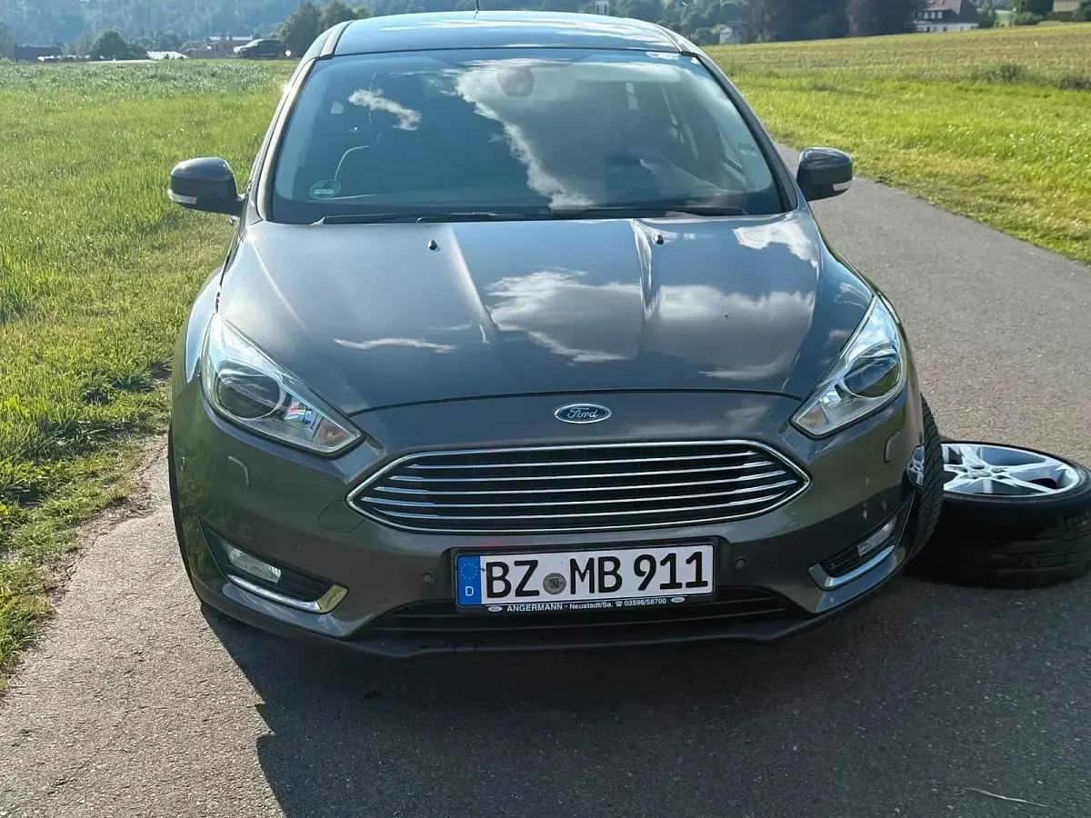 Gebraucht Ford Focus 120 PS (88 kW) 2015 Grau Limousine