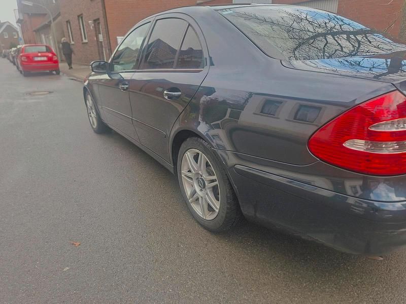 Gebraucht Mercedes E220 150 PS (110 kW) 2004 Limousine