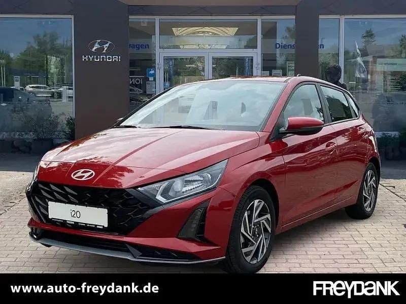 Dragon red Gebraucht 2023 Hyundai i20 Trend Limousine | 19.499 € (Fairer Preis) - Bild 1/4