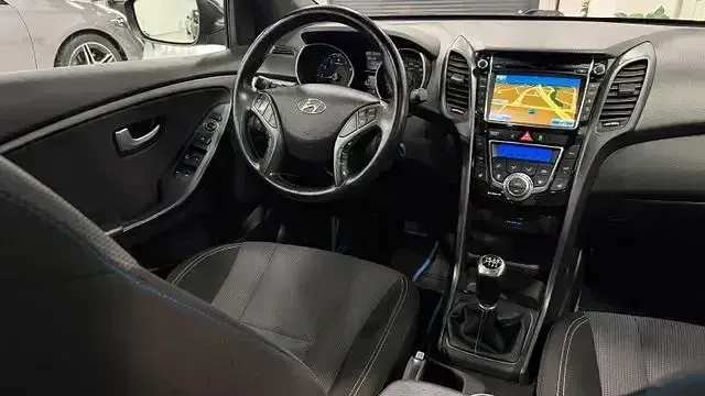 Gebraucht Hyundai i30 Passion 135 PS (99 kW) 2017 Schwarz Limousine