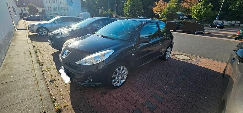 Grau Gebraucht 2009 Peugeot 206 Limousine | 1.500 € (Guter Preis) - Bild 1/4