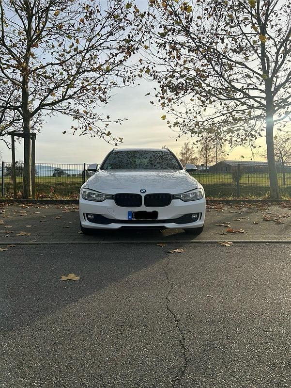 Weiß Gebraucht 2012 BMW 320 Kombi | 11.000 € (Etwas zu teuer) - Bild 1/4
