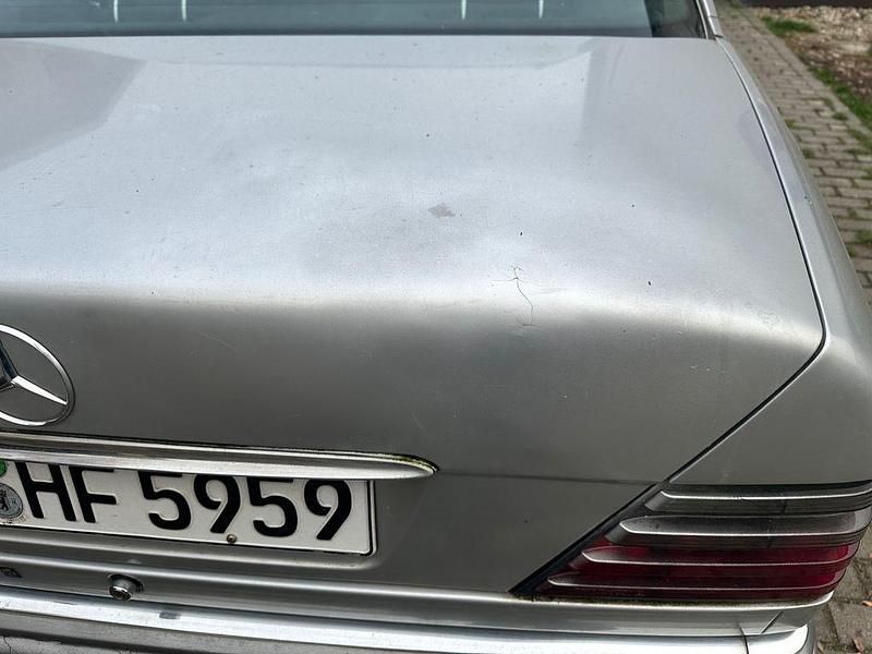 Gebraucht Mercedes E220 150 PS (110 kW) 1994 Silber Limousine