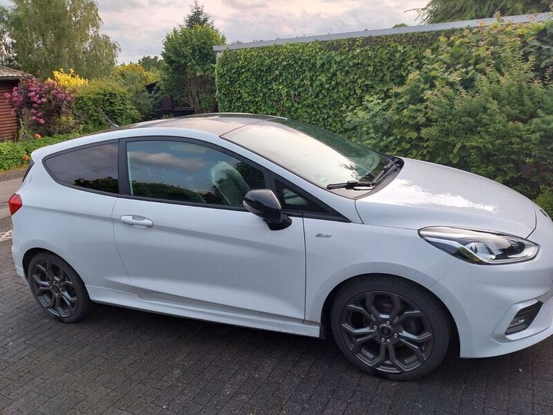 Weiß Gebraucht 2017 Ford Fiesta ST-Line Kleinwagen | 9.399 € (Fairer Preis) - Bild 1/2