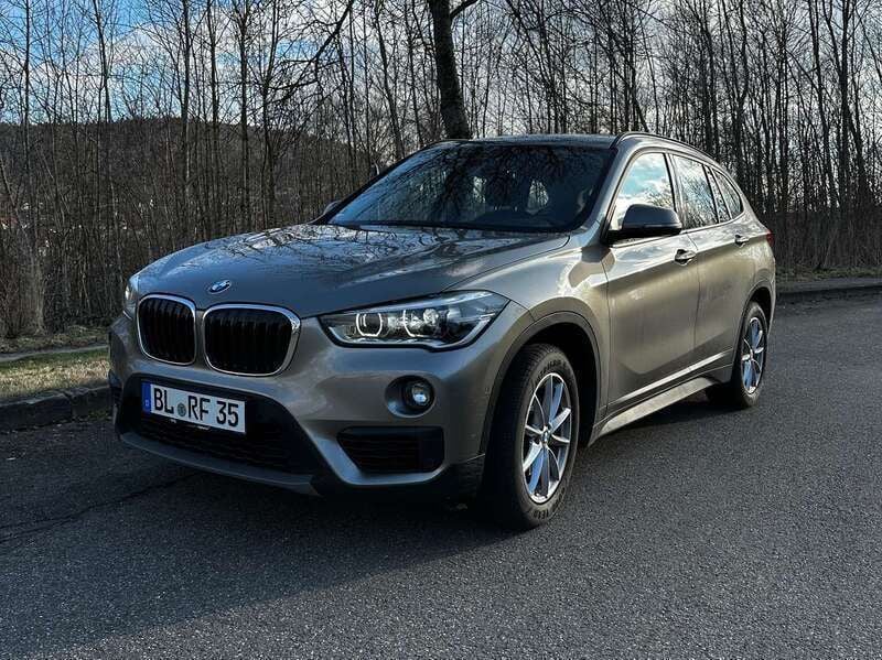 Grau Gebraucht 2019 BMW X1 Advantage SUV | 19.790 € (Superpreis) - Bild 1/4