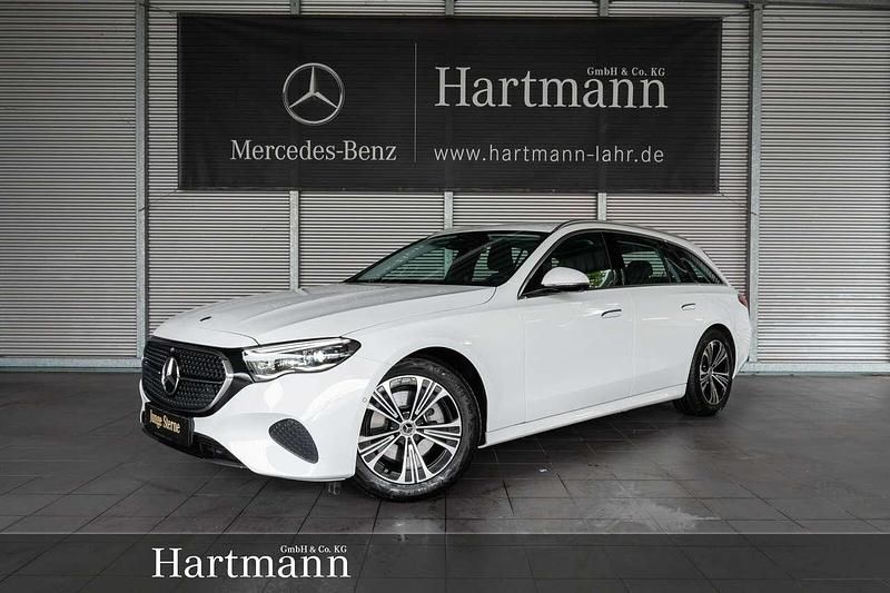 Polarweiß Gebraucht 2024 Mercedes E200 Avantgarde Kombi | 44.850 € (Fairer Preis) - Bild 1/4