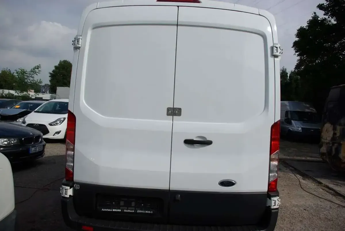 Gebraucht Ford Transit Trend 131 PS (96 kW) 2017 Weiß Limousine