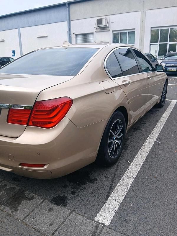 Gold Gebraucht 2011 BMW 730 Limousine | 9.500 € (Superpreis) - Bild 1/4