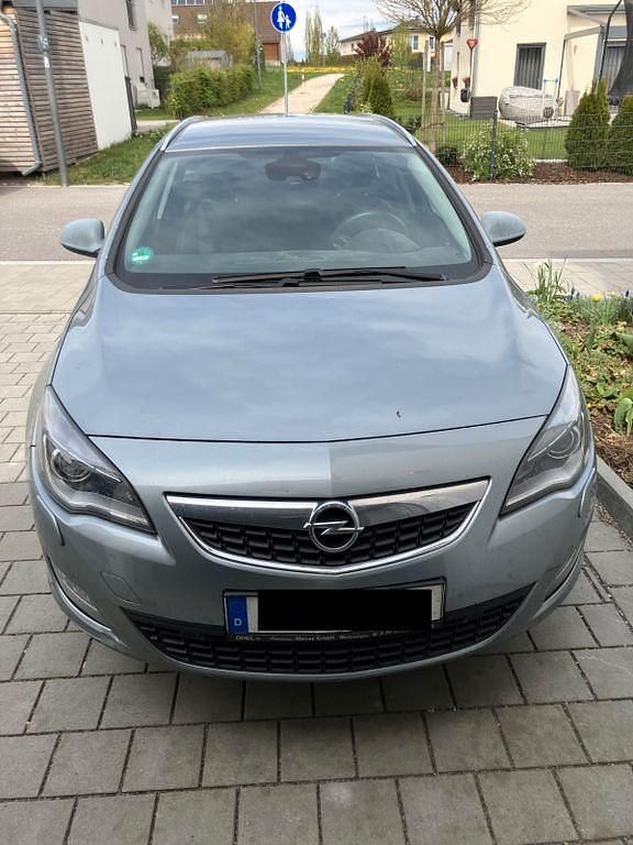 Gebraucht Opel Astra 165 PS (121 kW) 2012 Silber Kombi