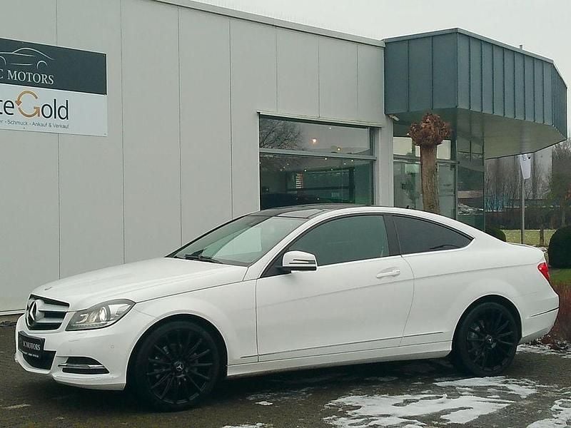 Weiß Gebraucht 2012 Mercedes C220 Coupé | 7.450 € (Guter Preis) - Bild 1/4