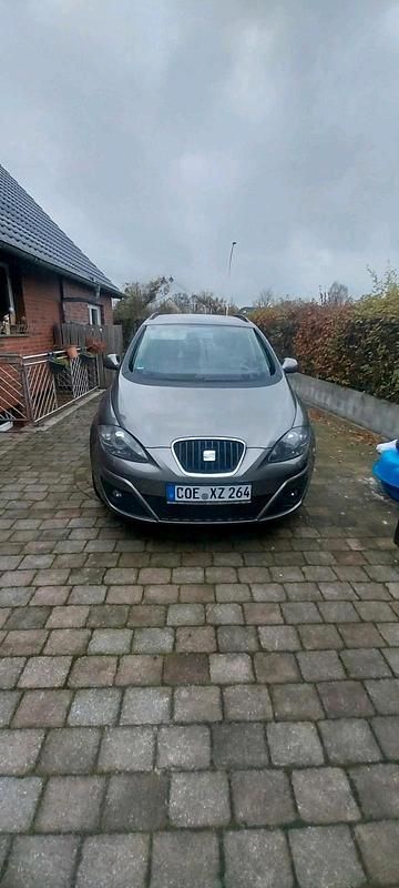 Grau Gebraucht 2014 Seat Altea XL Van / Kleinbus | 5.299 € (Fairer Preis) - Bild 1/4