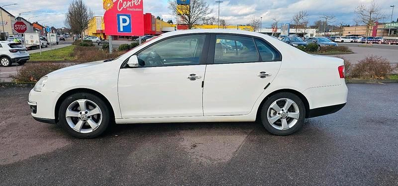 Gebraucht VW Jetta 105 PS (77 kW) 2010 Weiß Limousine