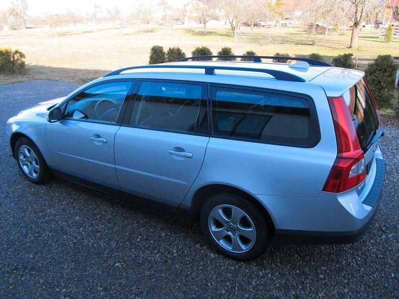 Gebraucht Volvo V70 136 PS (100 kW) 2009 Silber Kombi