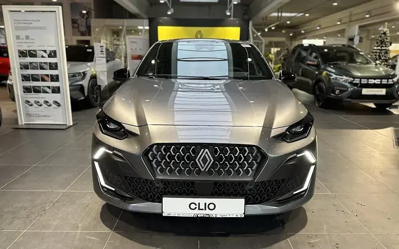 Ny Renault Clio V Techno 159 HK (116 kW) 2025 Grå Sedan