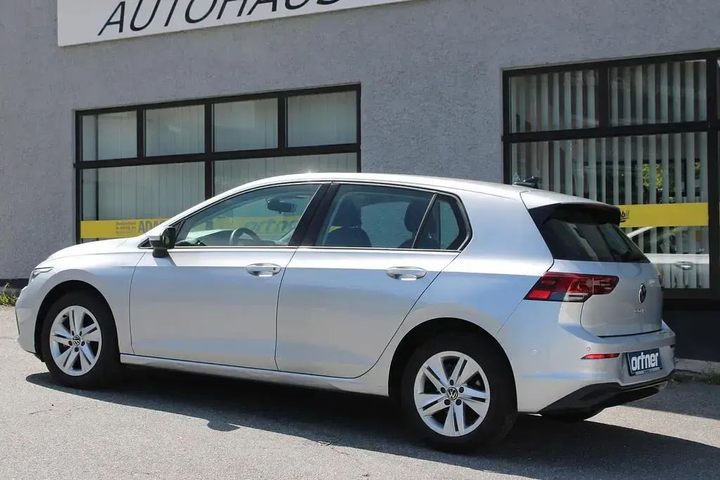 Gebraucht VW Golf VIII Life 116 PS (85 kW) 2022 Silber Limousine