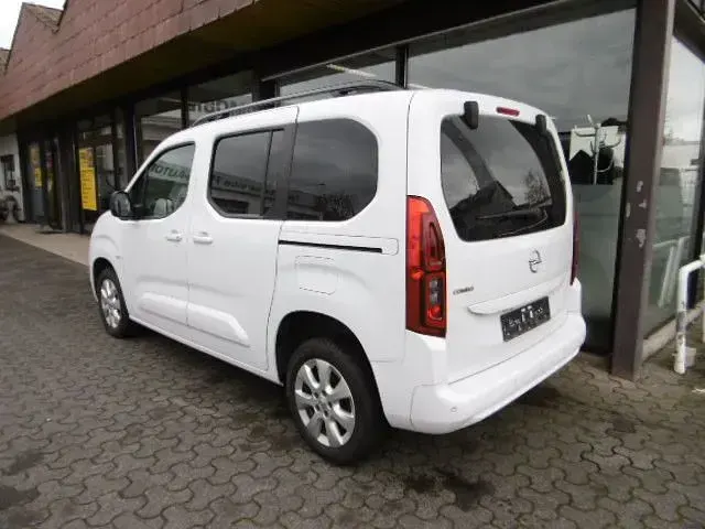 Gebraucht Opel Combo Life 131 PS (96 kW) 2023 Weiß Van / Kleinbus