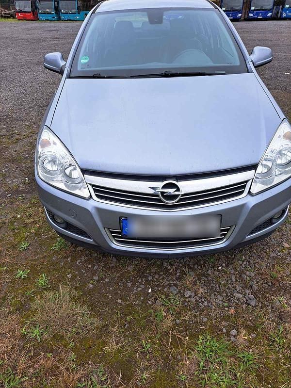 Gebraucht 2009 Opel Astra Limousine | 2.100 € (Teuer) - Bild 1/4