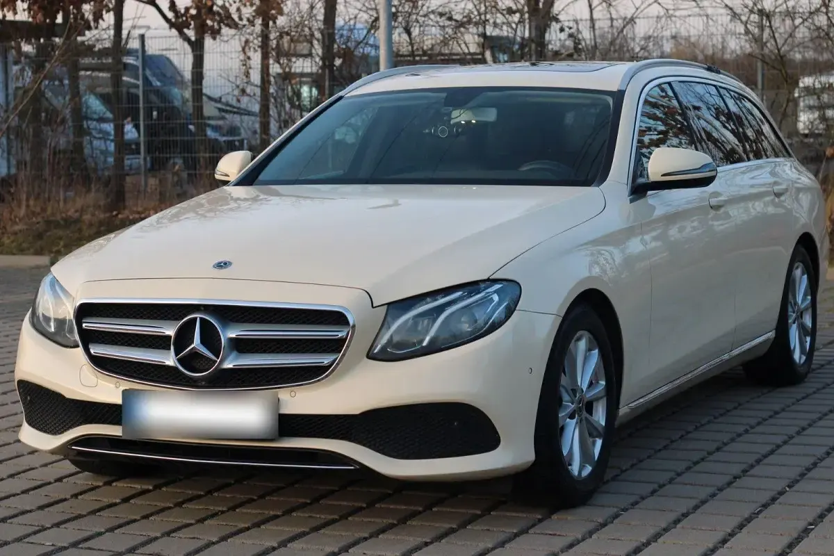 Gebraucht Mercedes E200 150 PS (110 kW) 2018 Gelb Kombi