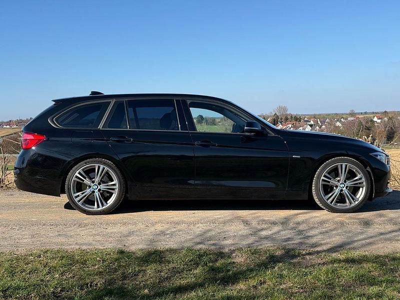 Gebraucht BMW 330 Sport Line 258 PS (189 kW) 2016 Schwarz Kombi