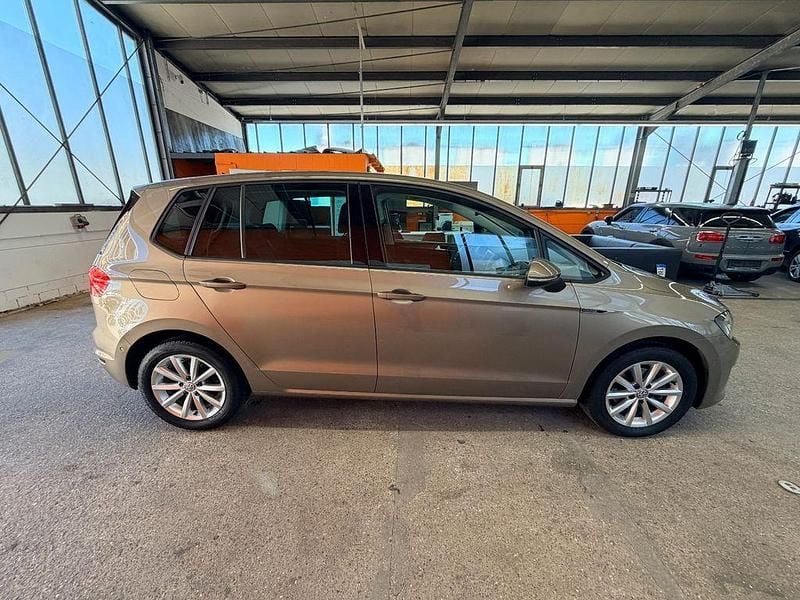 Gebraucht VW Golf VII LOUNGE 110 PS (80 kW) 2016 Gold Limousine