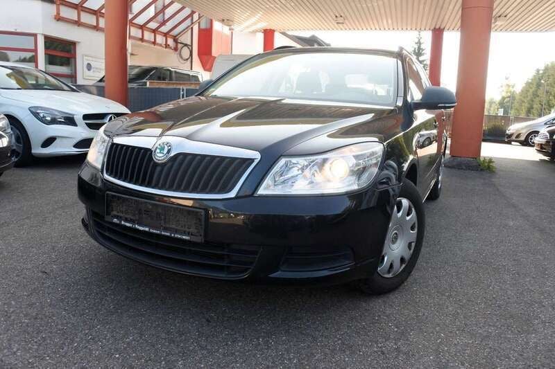 Schwarz Gebraucht 2012 Skoda Octavia Ambition Kombi | 4.999 € (Guter Preis) - Bild 1/4