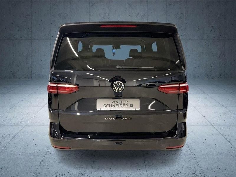 Second-hand VW Multivan Basis 150 CP (110 kW) 2025 Negru Monovolum