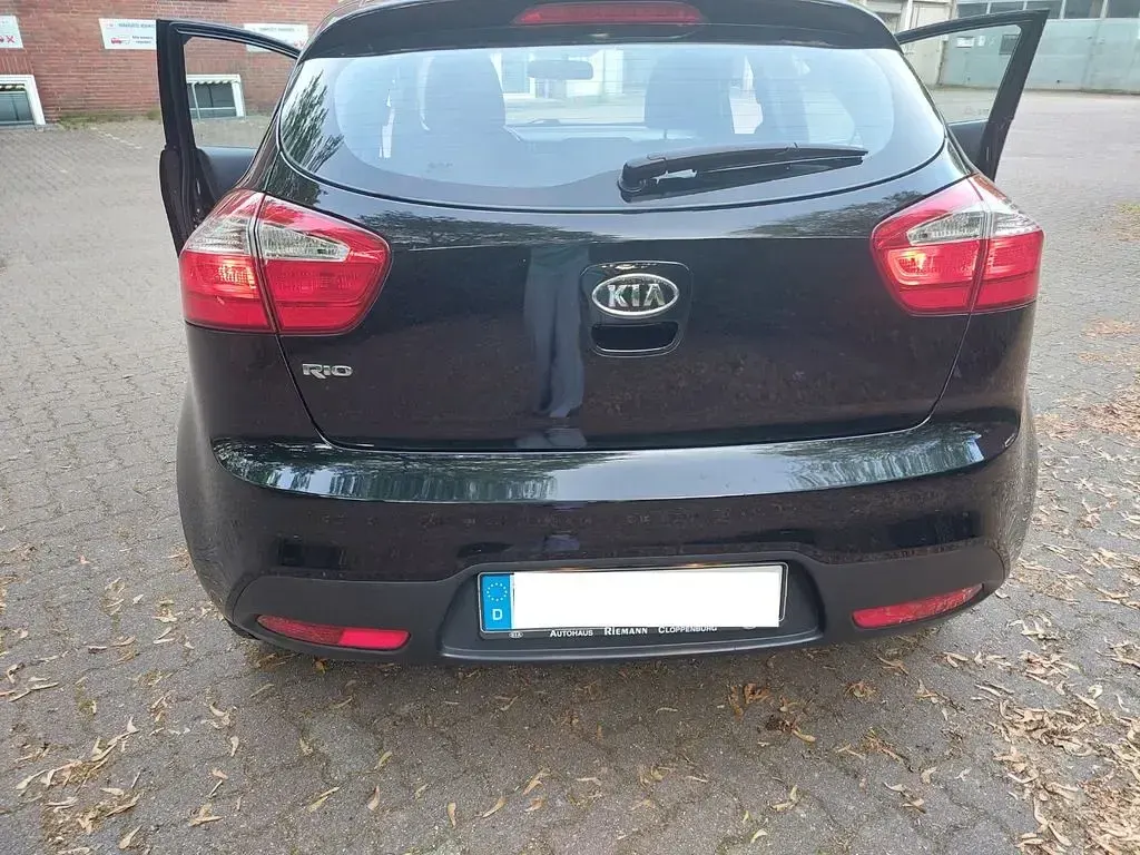 Gebraucht Kia Rio 109 PS (80 kW) 2011 Schwarz Limousine