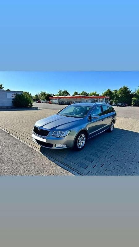 Gebraucht 2011 Skoda Superb Comfort Kombi | 5.499 € (Guter Preis) - Bild 1/4