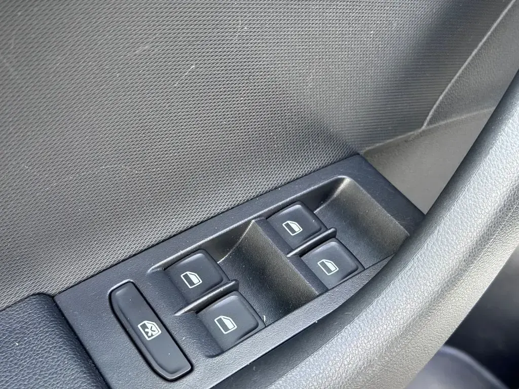 Gebraucht Skoda Rapid Dynamic 105 PS (77 kW) 2013 Weiß Kleinwagen
